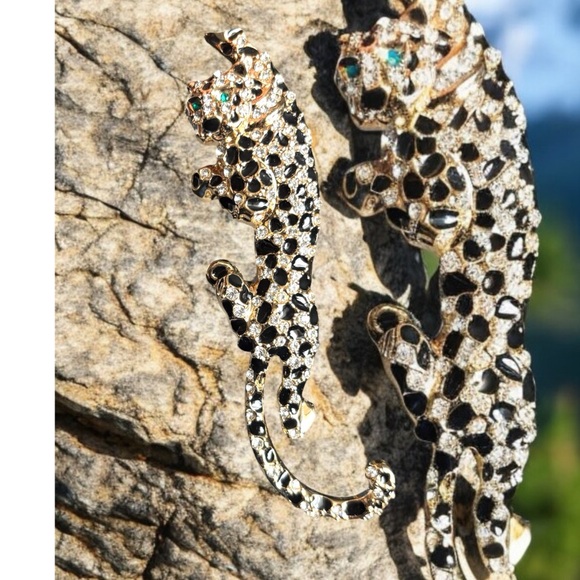 LUNGING LEOPARD BROOCH - Picture 9 of 9